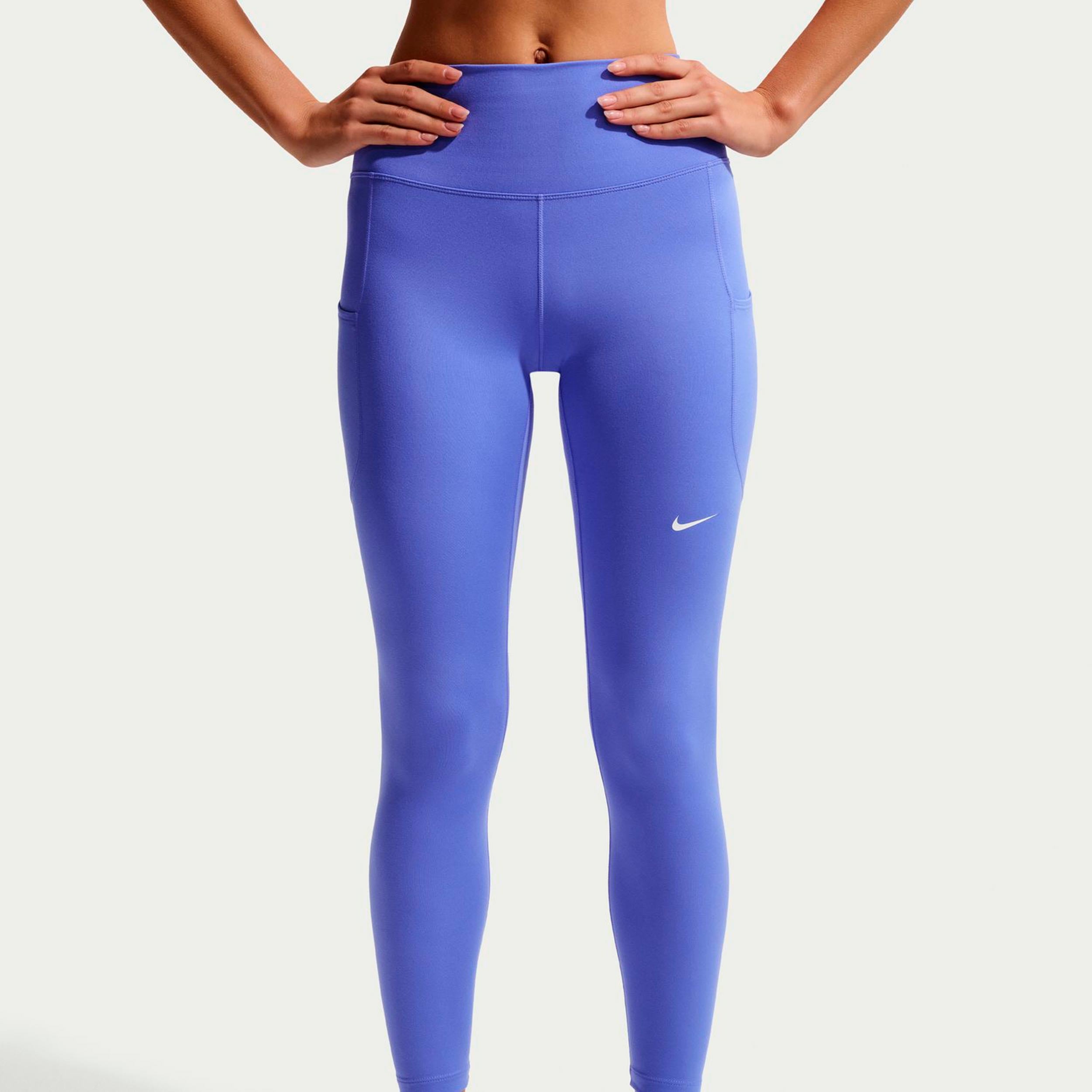 nike women's power training victory crops
