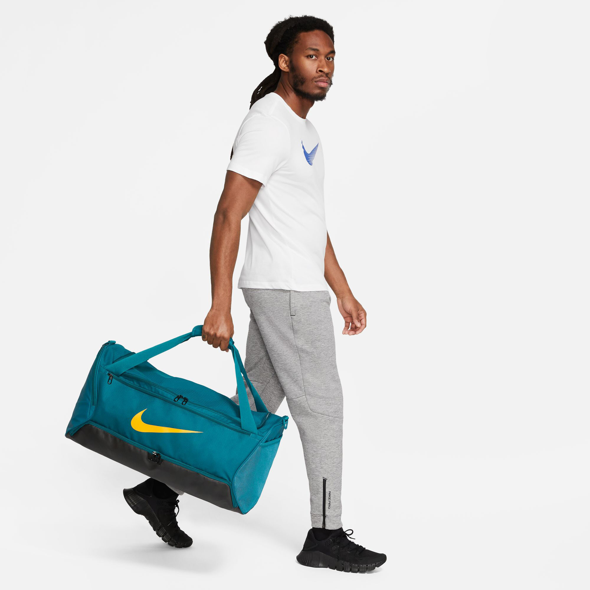 Buy Nike Brasilia 9.5 Sports Bag Green online